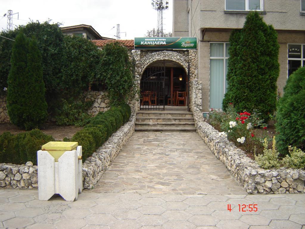 Kanclera Hotel Kaspichan Экстерьер фото