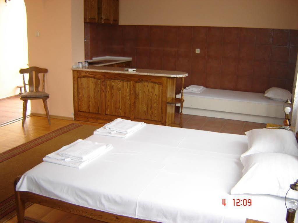 Kanclera Hotel Kaspichan Экстерьер фото