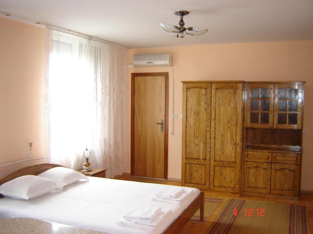 Kanclera Hotel Kaspichan Экстерьер фото