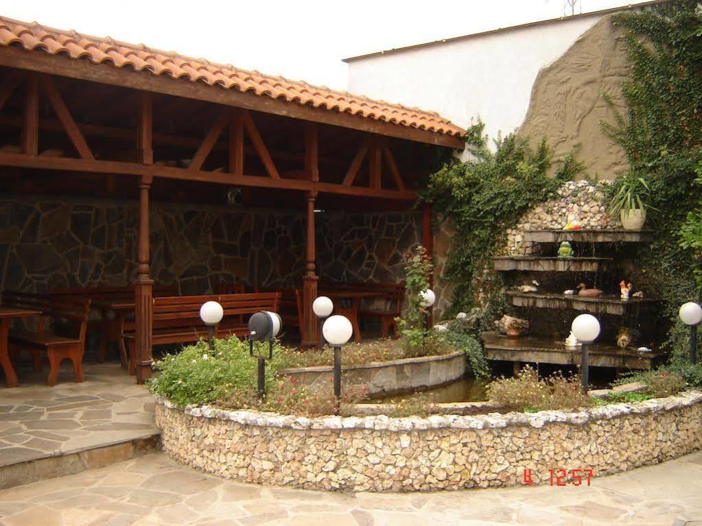 Kanclera Hotel Kaspichan Экстерьер фото