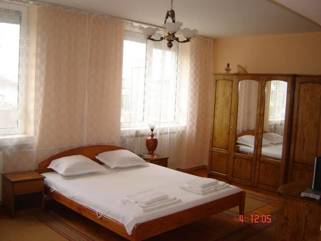 Kanclera Hotel Kaspichan Экстерьер фото
