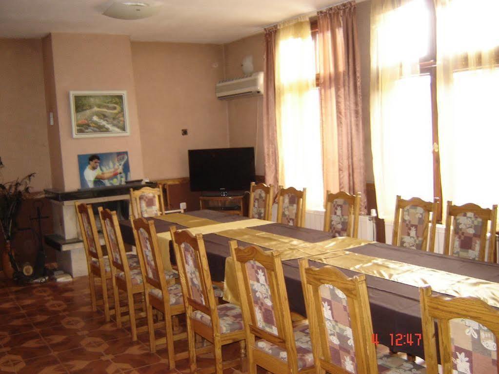 Kanclera Hotel Kaspichan Экстерьер фото